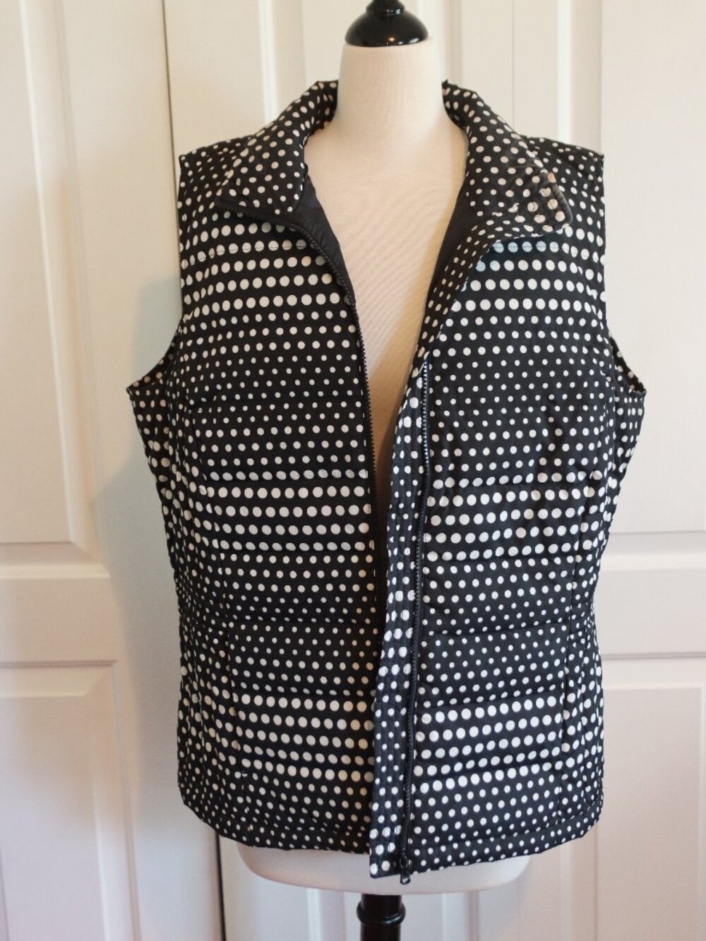 Talbots Woman Black and White Polka Dot Zip Front Down Puffer Vest Size 1X
